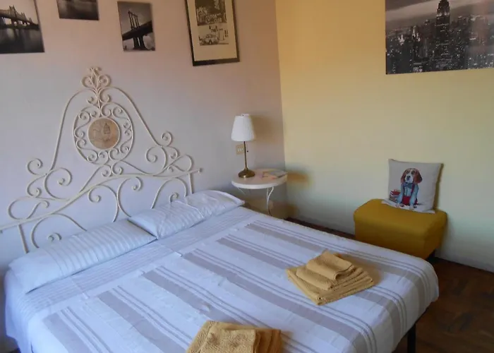 Tra I Tetti Con Bagno Privato בית הארחה
