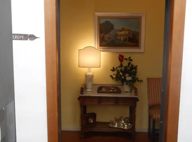 Tra I Tetti Con Bagno Privato בית הארחה