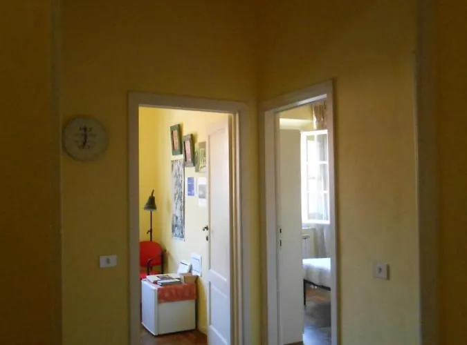 Tra I Tetti Con Bagno Privato בית הארחה 3*