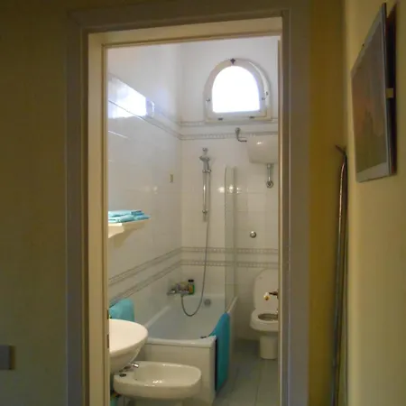 게스트하우스 Tra I Tetti Con Bagno Privato *